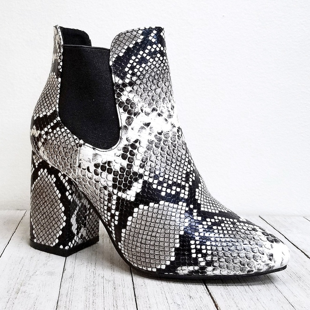 New Snake Chelsea Heel Booties Ankle Boots - Picture 3 of 4